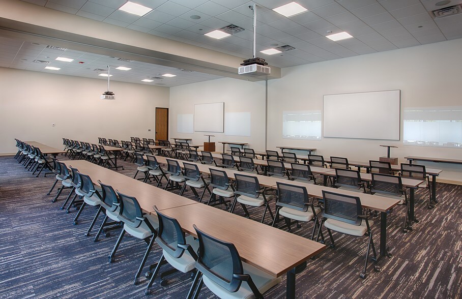 More Photos Of 6400 S Fiddlers Green Cir, Greenwood Village Office For Lease