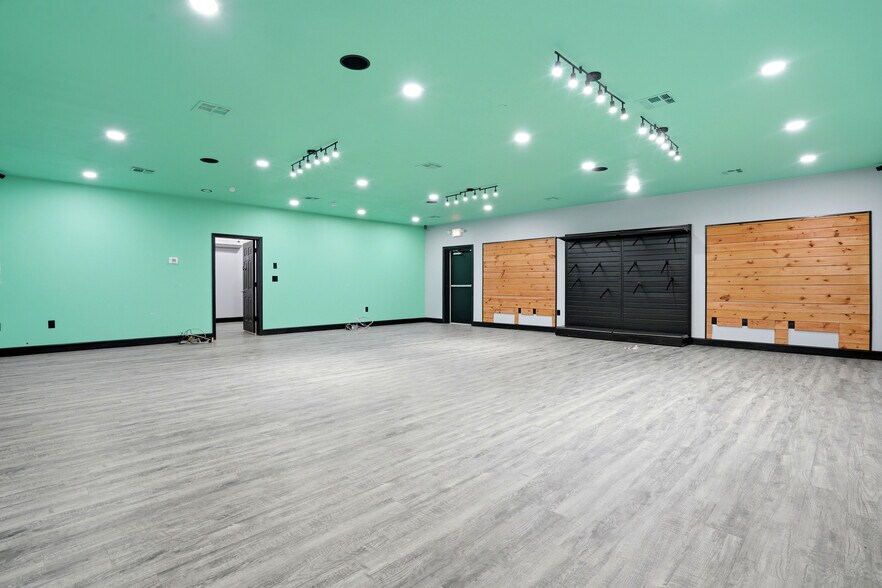 More Photos Of 1213 Culwell Dr, Warner Storefront For Sale
