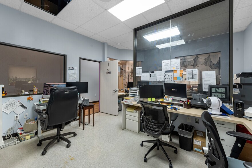 More Photos Of 3326 Watters Rd, Pasadena Office For Sale