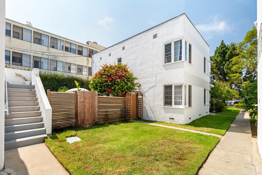 More Photos Of 947-953 11th St, Santa Monica Apartments For Sale