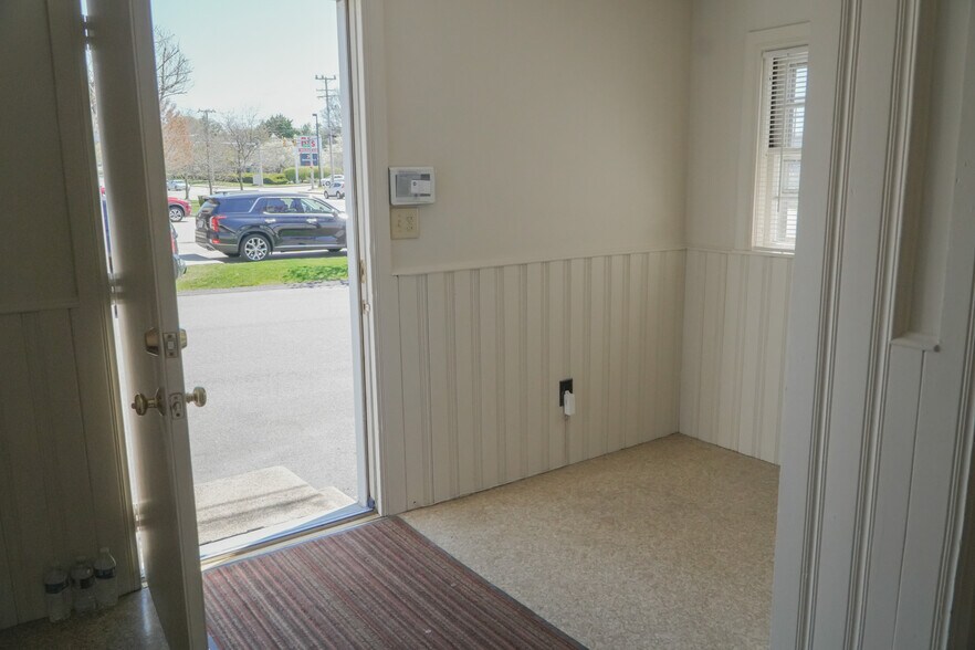More Photos Of 124 E Main Rd, Middletown General Retail For Lease