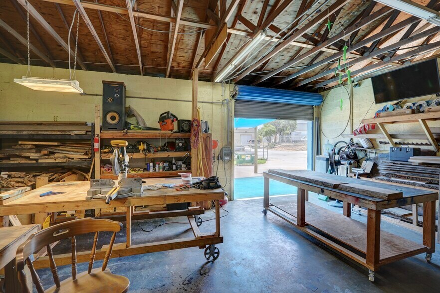 More Photos Of 6820 Woodmere Rd, Sebastian Light Distribution For Sale