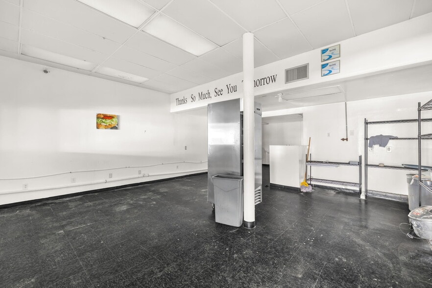 More Photos Of 128 S Scales St, Reidsville Storefront Retail Office For Sale