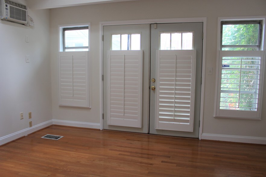 More Photos Of 1804 T St NW, Washington Office For Lease