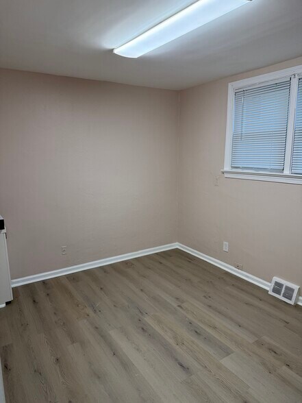 More Photos Of 2216 Macdade Blvd, Holmes Medical For Lease