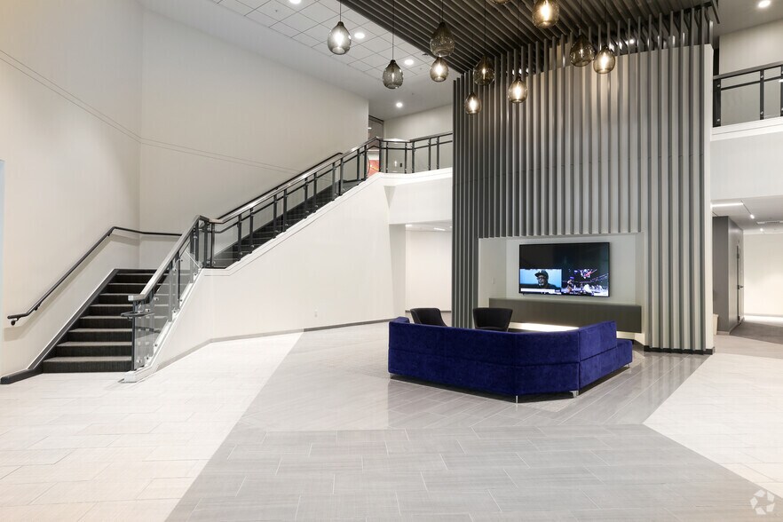 More Photos Of 10 Technology Park Dr, Westford Flex For Lease