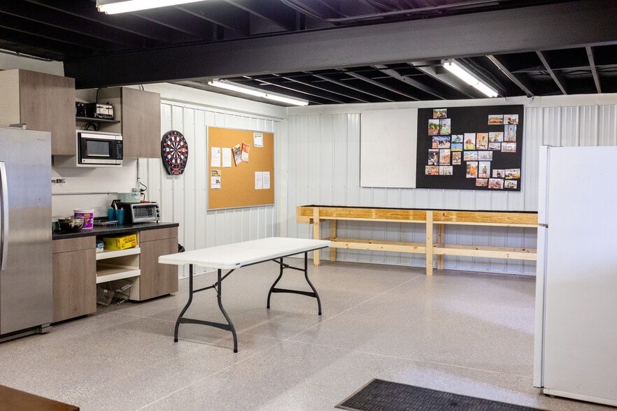 More Photos Of 2321 W 1st St, Duluth Service For Sale