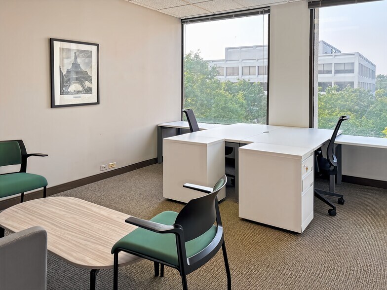 More Photos Of 1821 Walden Office Sq, Schaumburg Coworking Space