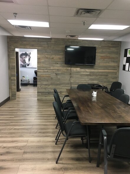 More Photos Of 709-711 Business Way, Wylie Showroom For Lease
