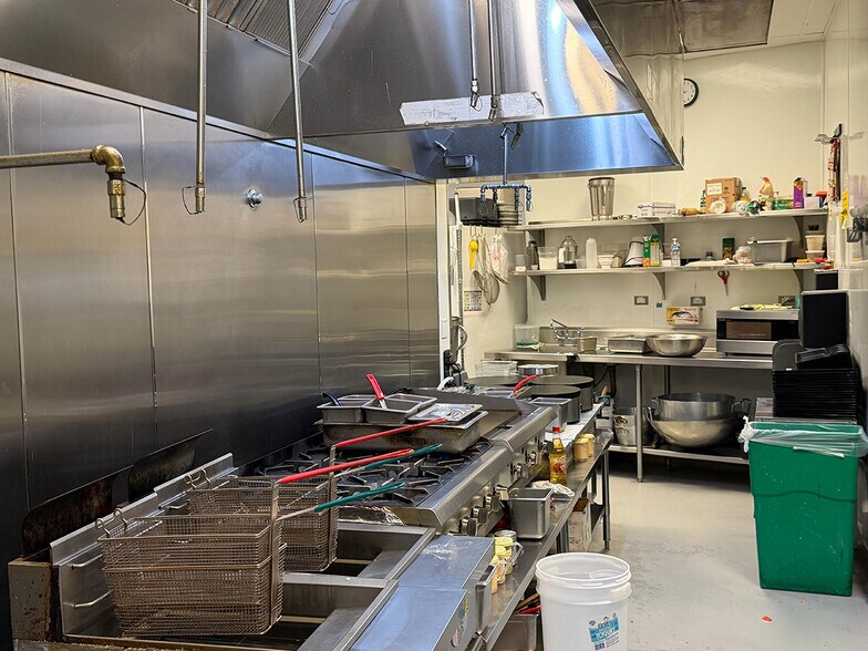 More Photos Of 1-2700 Stoneridge Mall Rd, Pleasanton General Retail For Lease