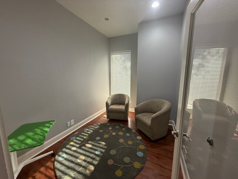 More Photos Of 15303 Huebner Rd, San Antonio Office For Lease
