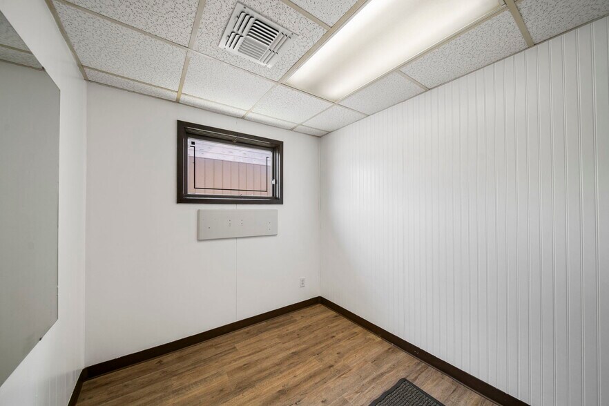 More Photos Of 700 S Main St, Grove Medical For Sale