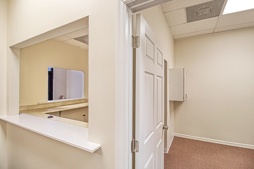 More Photos Of 4857 Palm Beach Blvd, Fort Myers Office For Lease