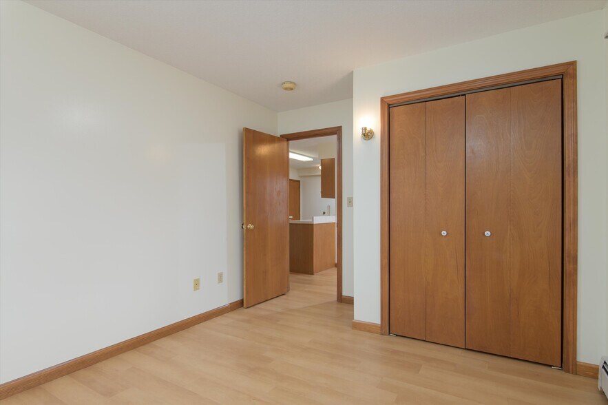 More Photos Of 156 Main St, Ludlow Office For Sale