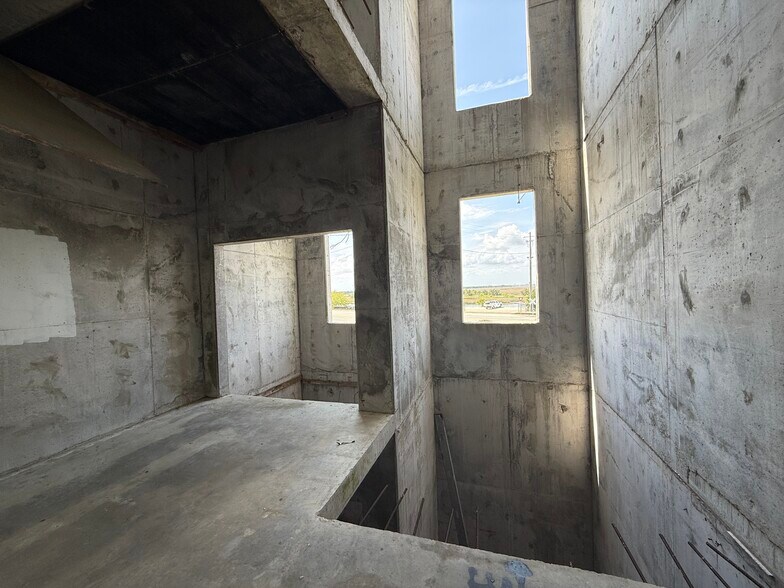 More Photos Of 2508 Newcastle St, Brunswick Apartments For Sale