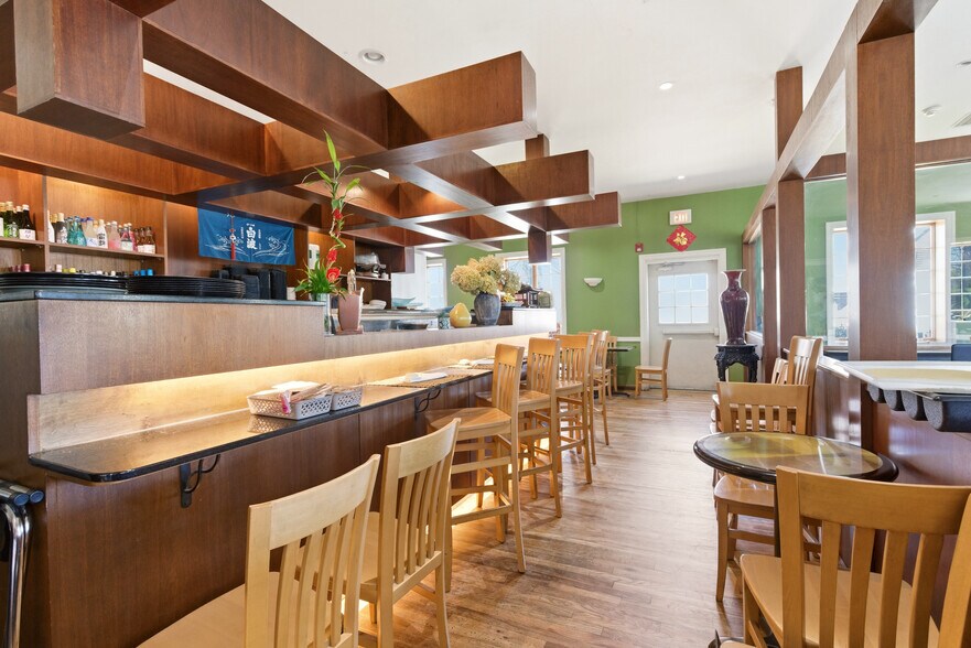 More Photos Of 131 W Montauk Hwy, Hampton Bays Restaurant For Sale