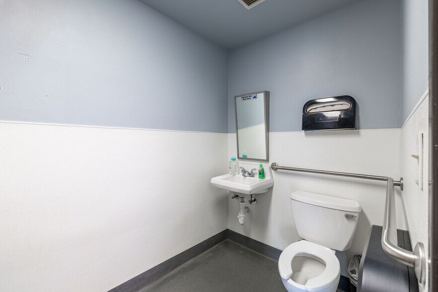 More Photos Of 744 SE 25th St, Oklahoma City Medical For Lease