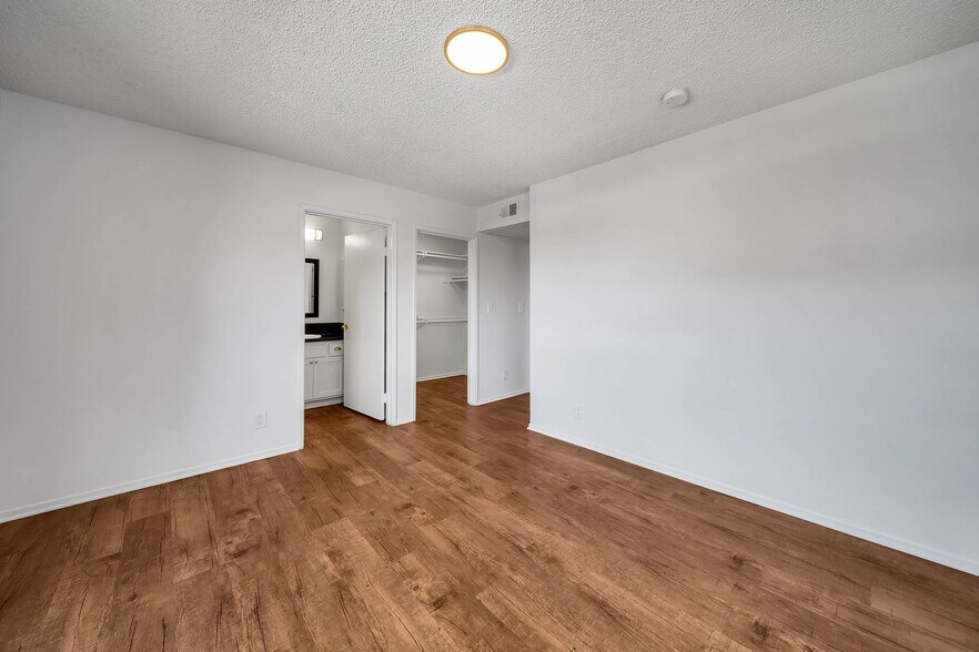More Photos Of 1320 N Sycamore Ave, Los Angeles Apartments For Sale