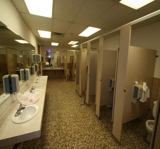 More Photos Of 141-143 N Jonathan Blvd N, Chaska Manufacturing For Lease