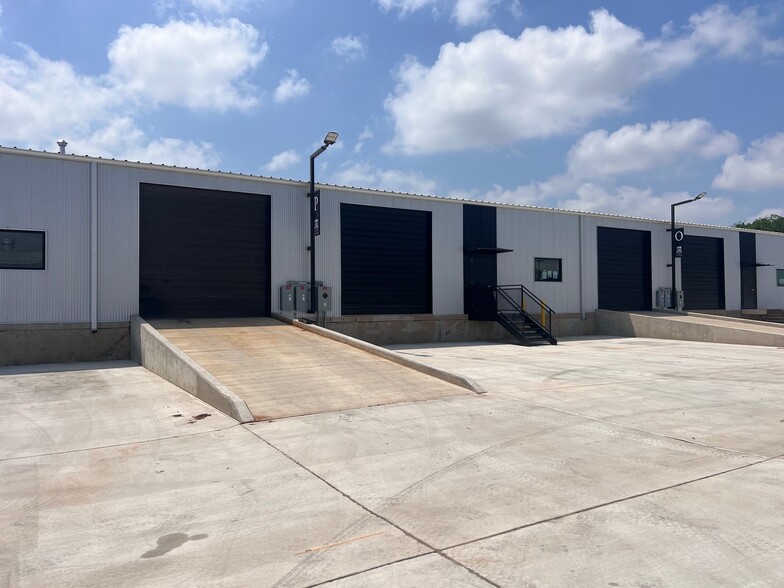 Primary Photo Of 1835 Empire Central Dr, Dallas Warehouse For Lease