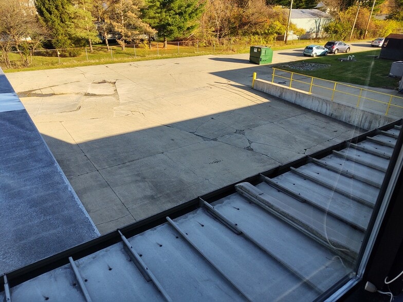 More Photos Of 888 Dayton St, Yellow Springs Warehouse For Lease