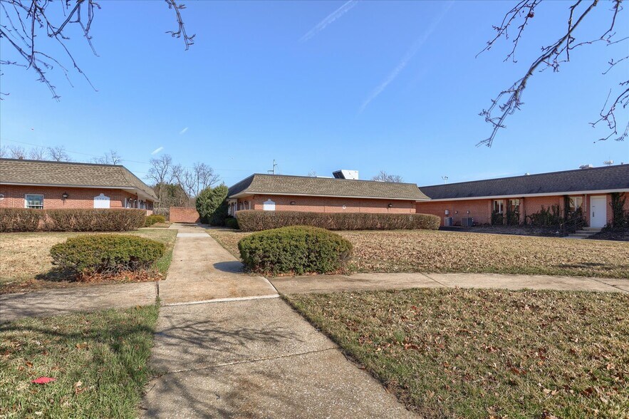 More Photos Of 1784 4th Ave, York Office For Sale