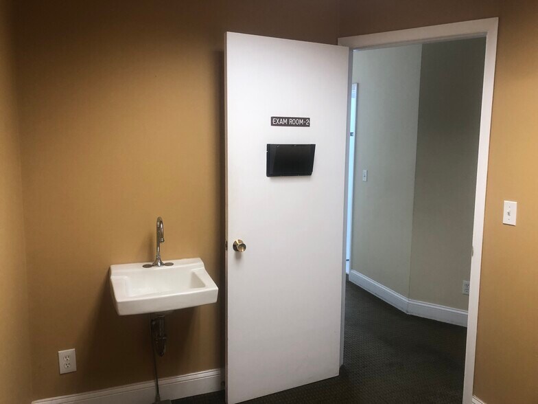 More Photos Of 48 Essex St, Millburn Medical For Lease