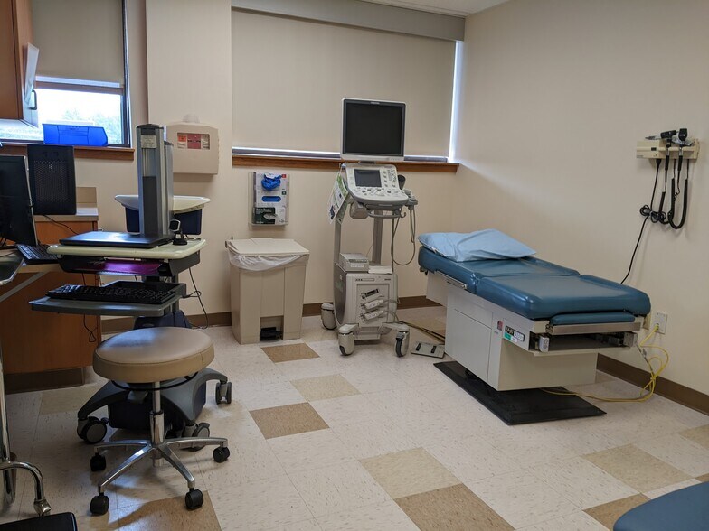 More Photos Of 3229 E Genesee St, Syracuse Medical For Sale