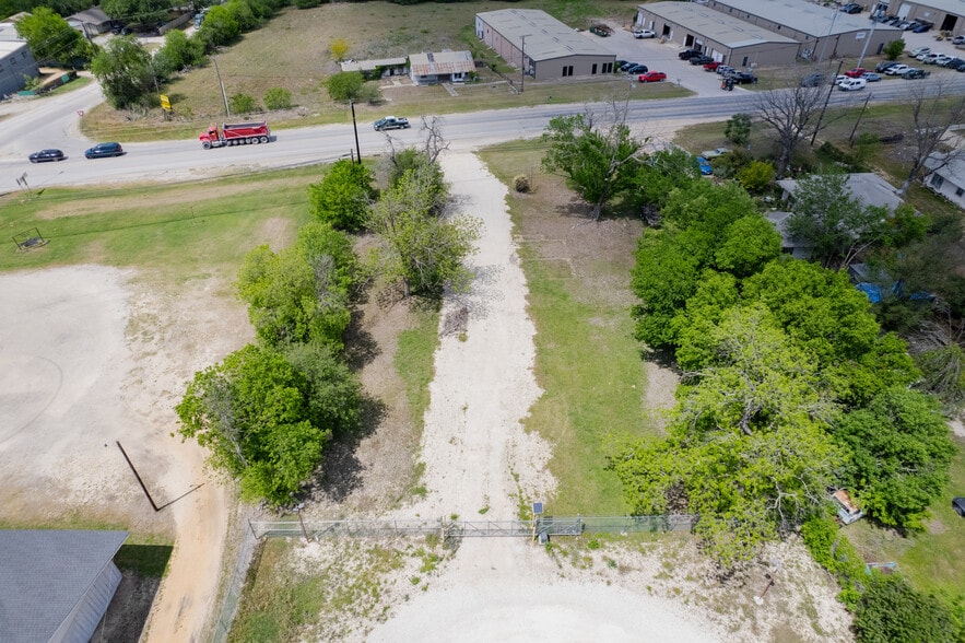 More Photos Of 4320 S Interstate 35, New Braunfels Showroom For Lease