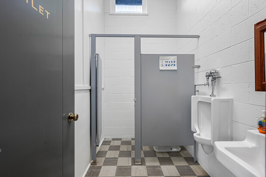 More Photos Of 27 Brandes St, Webster Office For Sale