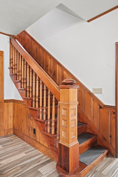 More Photos Of 123 Live Oak Ave, Daytona Beach Office Residential For Sale