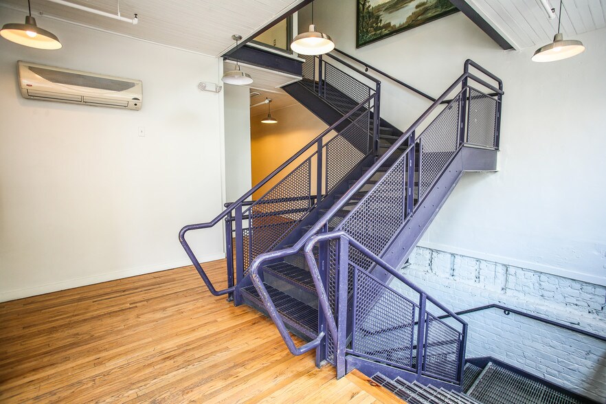 More Photos Of 301 W Broughton St, Savannah Loft Creative Space For Lease