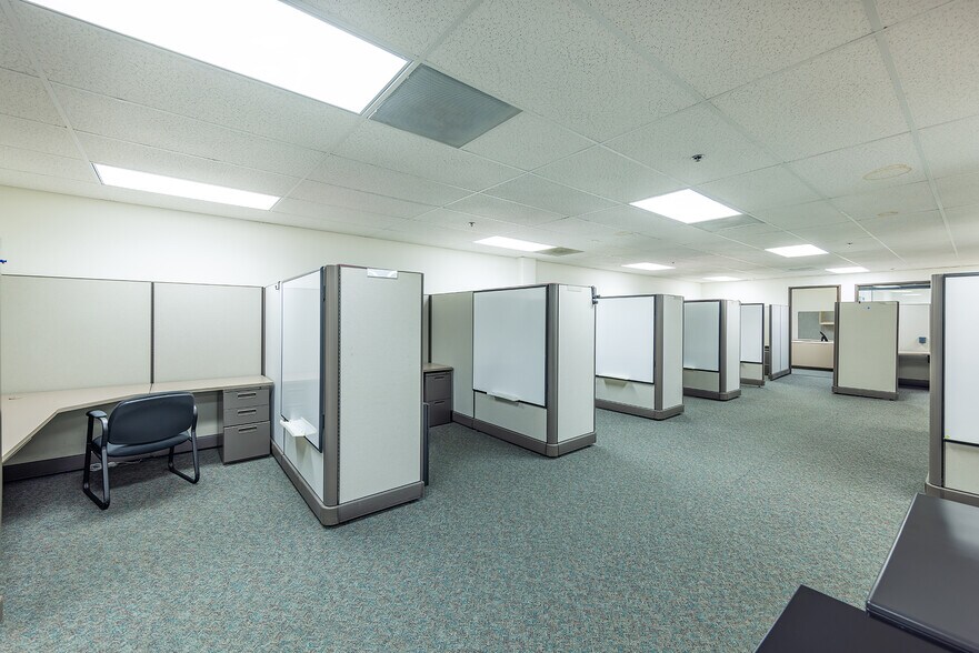 More Photos Of 2223 Eastman Ave, Ventura Manufacturing For Lease