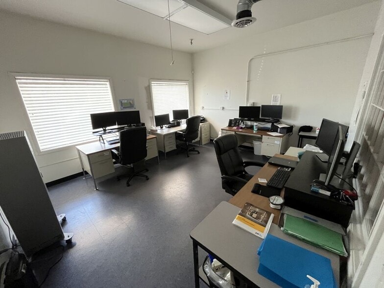 More Photos Of 393 Soundview Rd, Guilford Warehouse For Lease