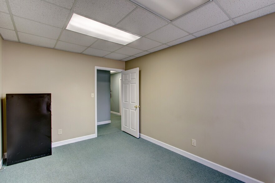 More Photos Of 4327 Mundy Mill Rd, Oakwood Office Residential For Sale