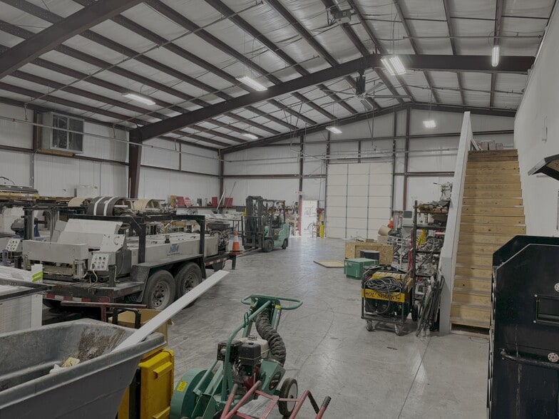 More Photos Of 5070 E State Highway 29, Georgetown Warehouse For Lease