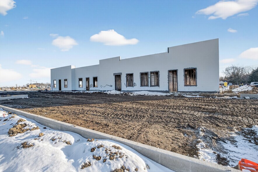 More Photos Of 13675 Brooks School Rd, Noblesville General Retail For Lease