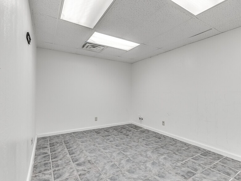 More Photos Of 901 N Virginia Ave, Oklahoma City Manufacturing For Sale