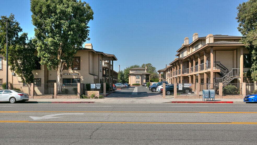 More Photos Of 209 W Alameda Ave, Burbank Loft Creative Space For Sale