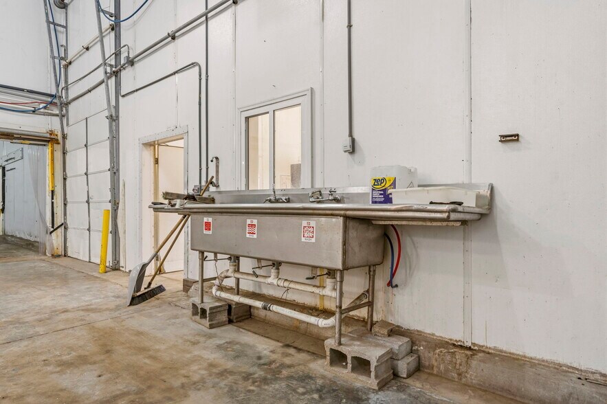 More Photos Of 306 SE Highway AA, Clinton Industrial For Sale