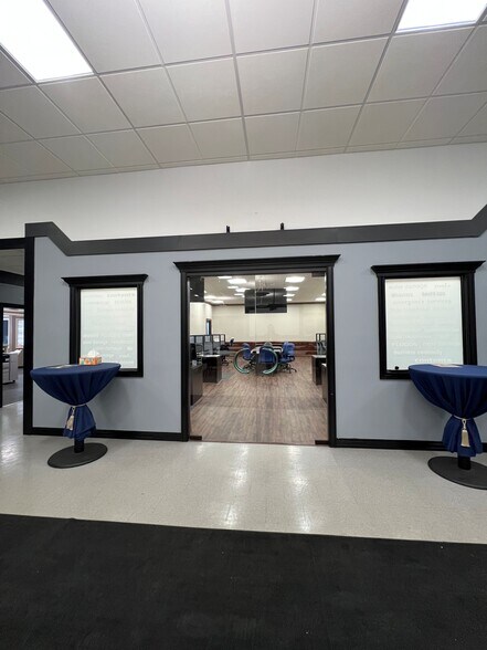 More Photos Of 3610 Shelby St, Indianapolis Manufacturing For Lease