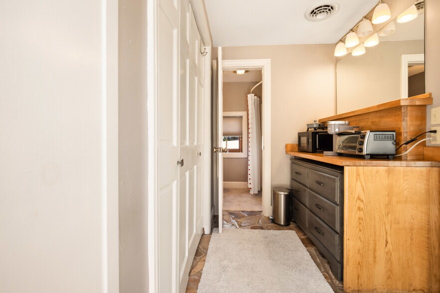 More Photos Of 301 Meyers Ave, Meyersdale Hotel For Sale