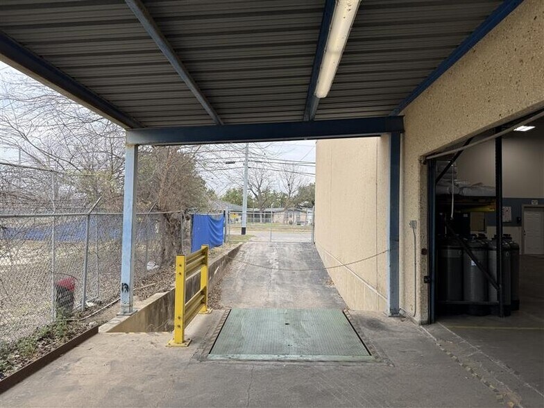 More Photos Of 19940 I-37, Elmendorf Warehouse For Lease