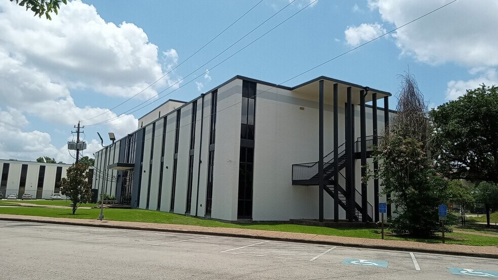 More Photos Of 7141 Office City Dr, Houston Unknown For Lease