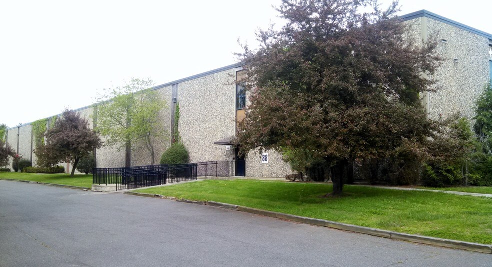 More Photos Of 88 Vanderveer Rd, Freehold Warehouse For Lease