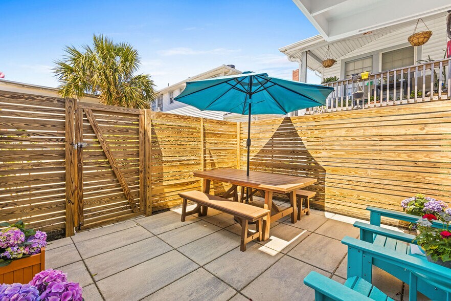 More Photos Of 112 Cape Fear Blvd, Carolina Beach Freestanding For Sale