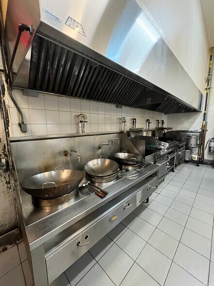 More Photos Of 1133 Boul Armand-Frappier, Ste-Julie Storefront For Lease