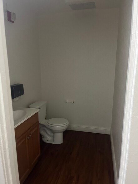 More Photos Of 5909 Camden St, Oakland Daycare Center For Sale