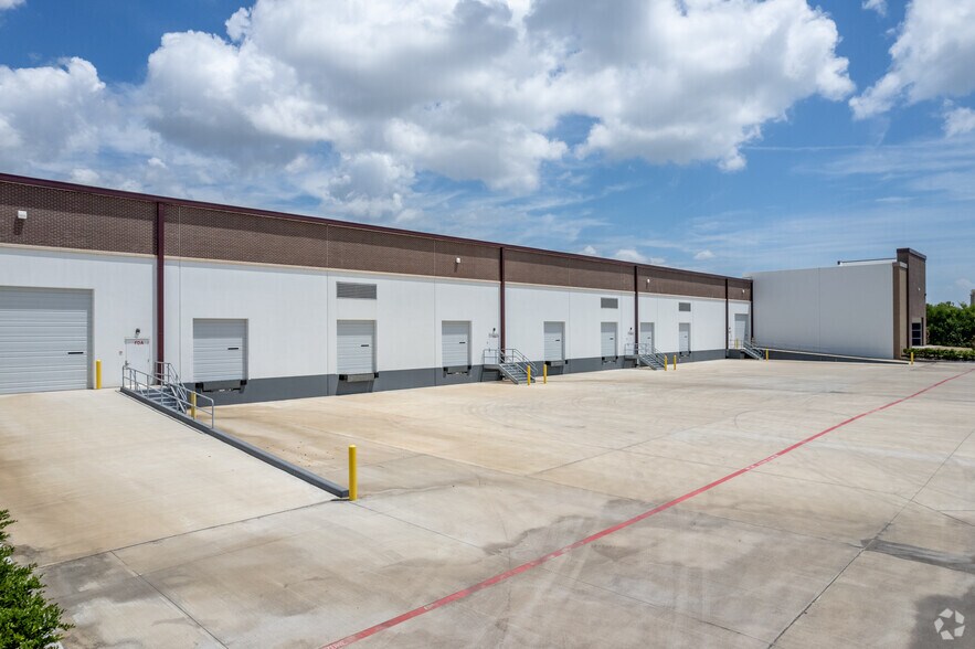 More Photos Of 1301 S 16th St, La Porte Warehouse For Lease