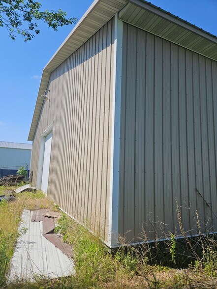 More Photos Of 1100 State St, Fairmont Flex For Sale
